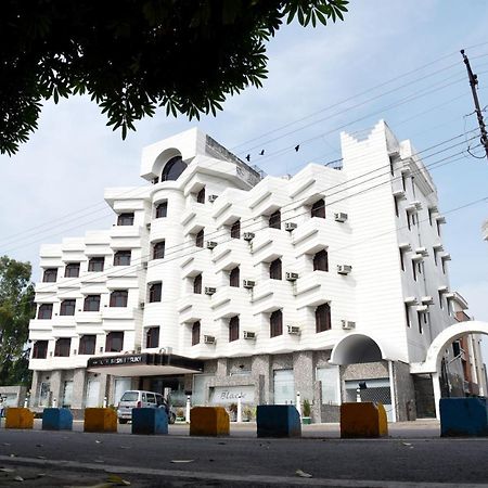 Hotel Krishna Palace Ayodhya Buitenkant foto