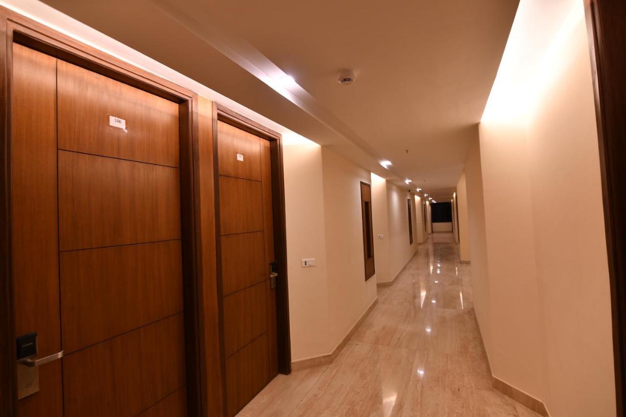 Hotel Krishna Palace Ayodhya Buitenkant foto