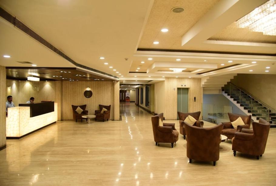 Hotel Krishna Palace Ayodhya Buitenkant foto