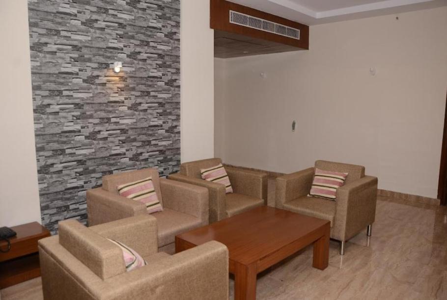 Hotel Krishna Palace Ayodhya Buitenkant foto