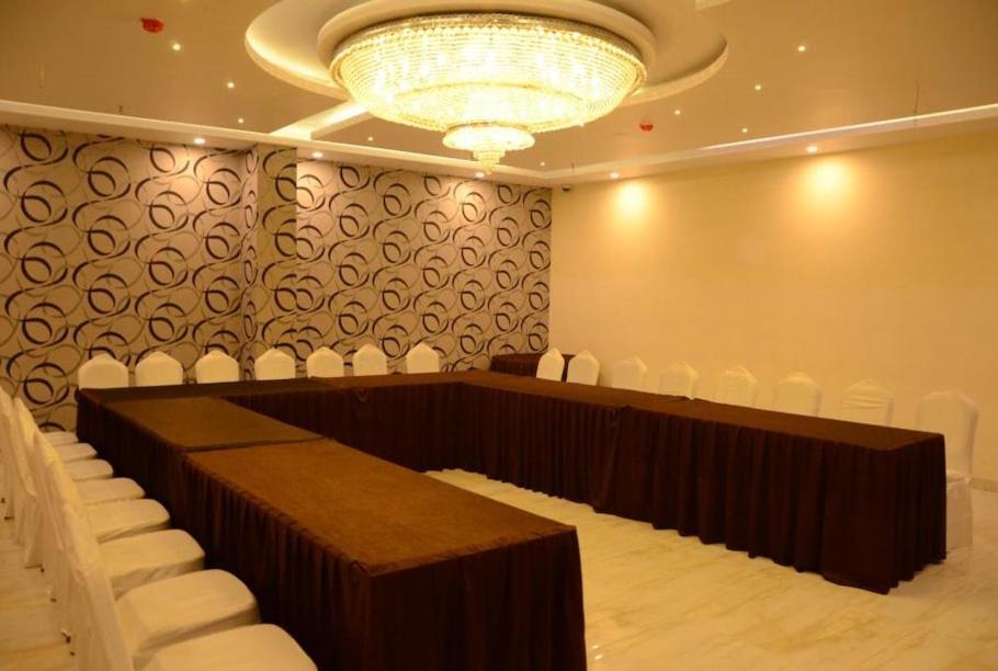 Hotel Krishna Palace Ayodhya Buitenkant foto