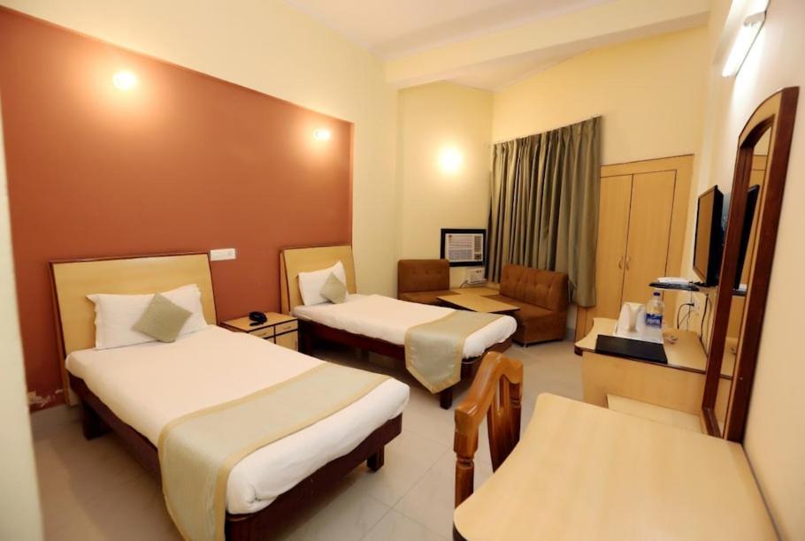 Hotel Krishna Palace Ayodhya Buitenkant foto