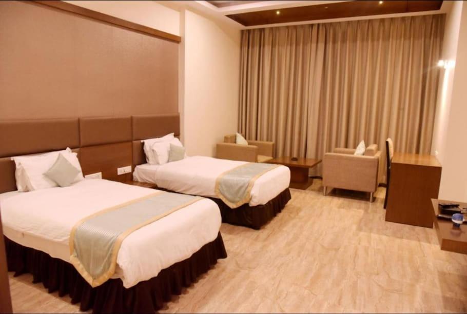 Hotel Krishna Palace Ayodhya Buitenkant foto