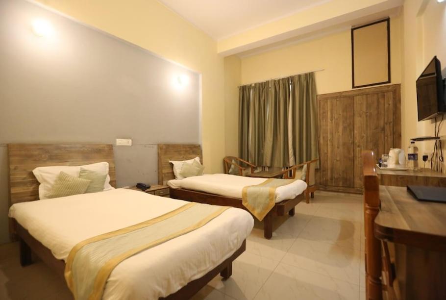 Hotel Krishna Palace Ayodhya Buitenkant foto