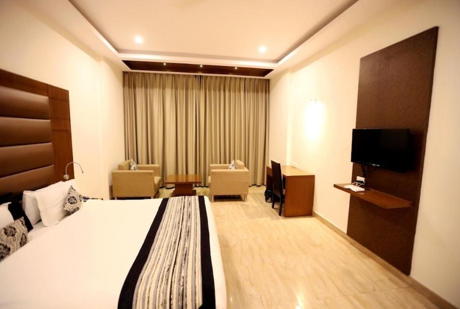 Hotel Krishna Palace Ayodhya Buitenkant foto