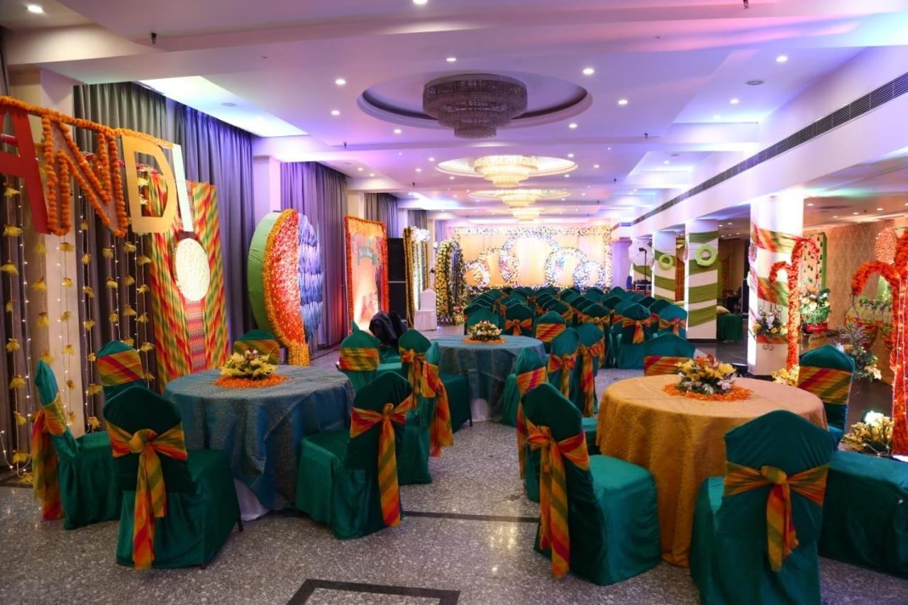 Hotel Krishna Palace Ayodhya Buitenkant foto